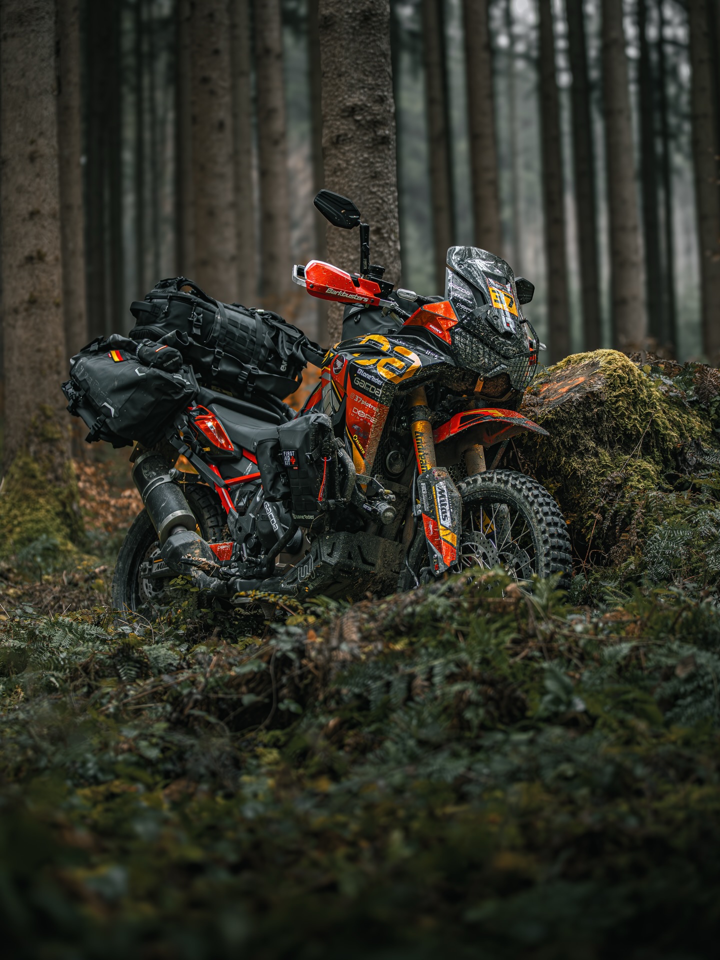 Dope Mirrors kalandmotoron erdei terepen